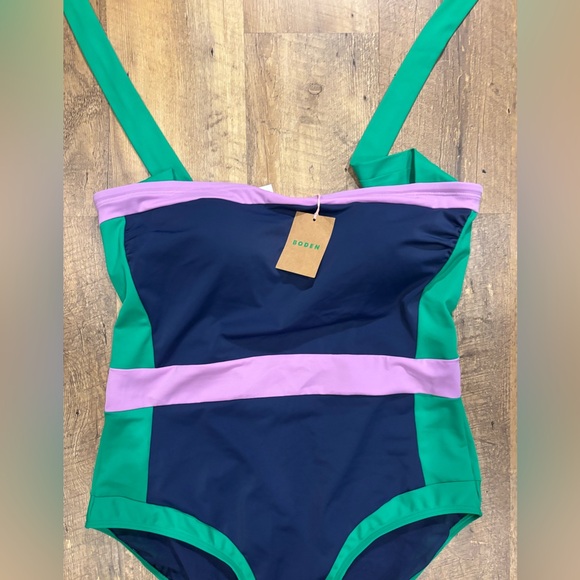 Boden NEW Santorini Halterneck Swimsuit
Navy/ Green Colourblock - Picture 4 of 7